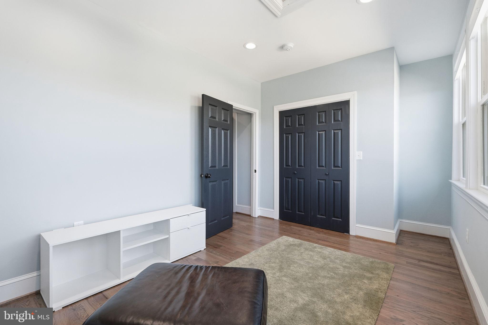 421 FARRAGUT STREET NW