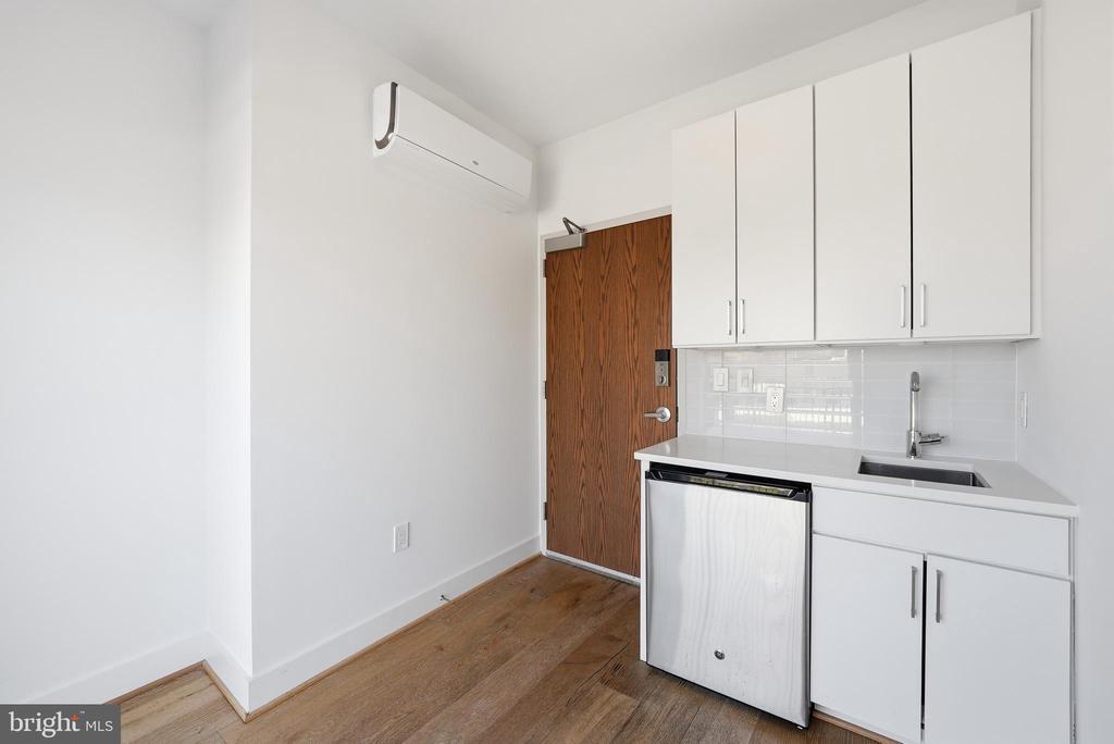 2337 CHAMPLAIN STREET NW Unit: 305