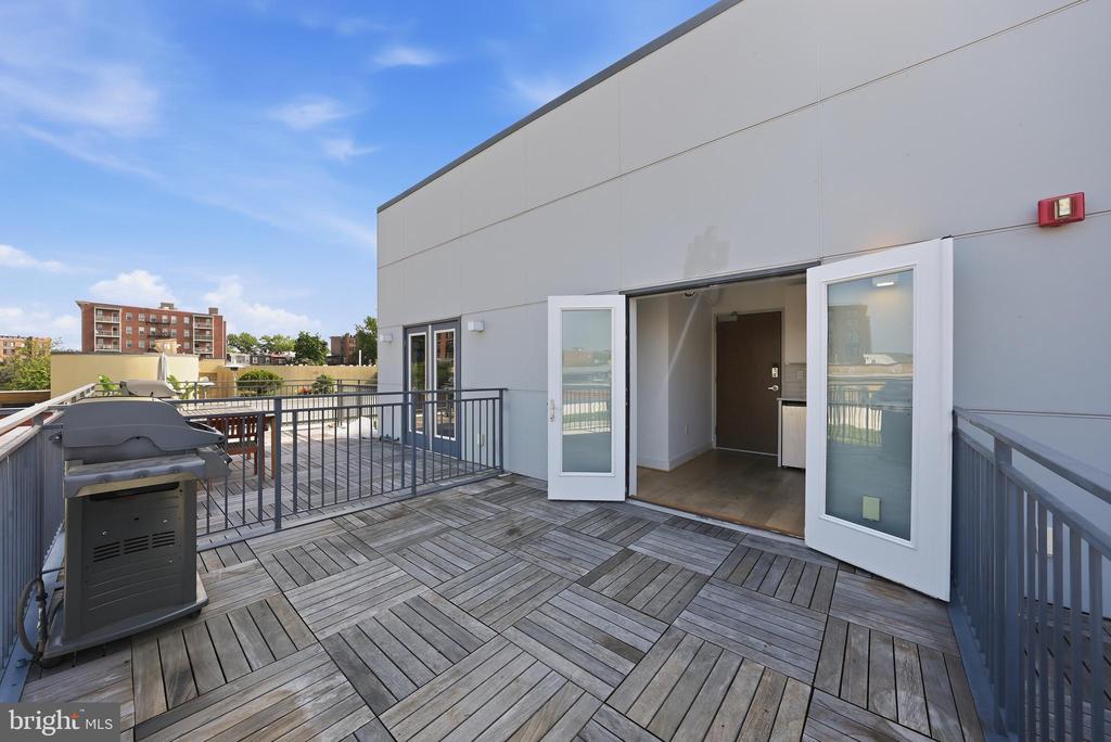 2337 CHAMPLAIN STREET NW Unit: 305