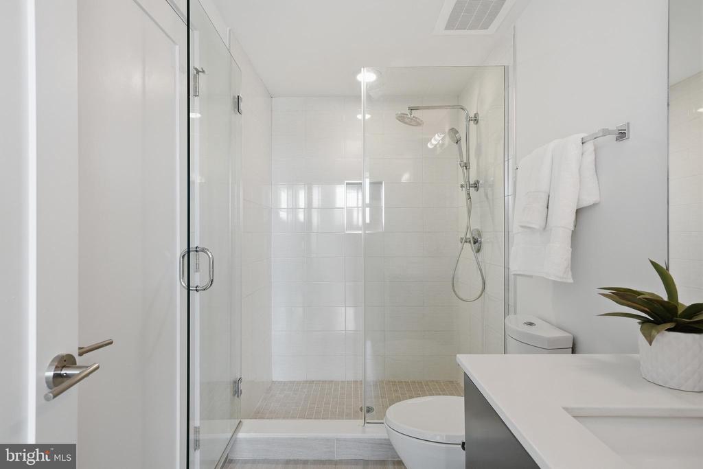 2337 CHAMPLAIN STREET NW Unit: 305