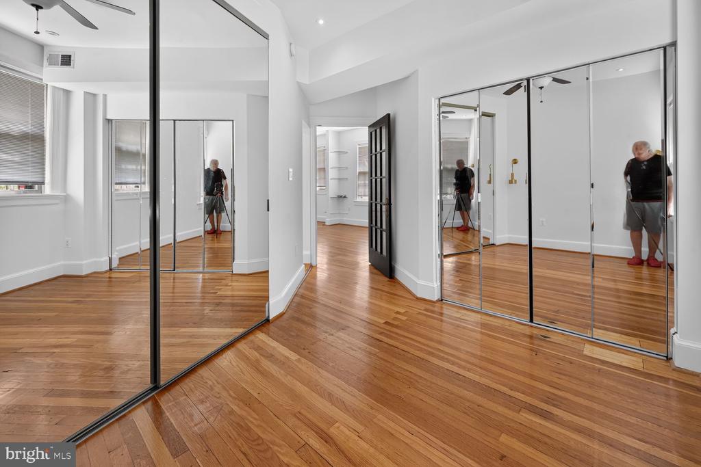 3120 R STREET NW Unit: 207