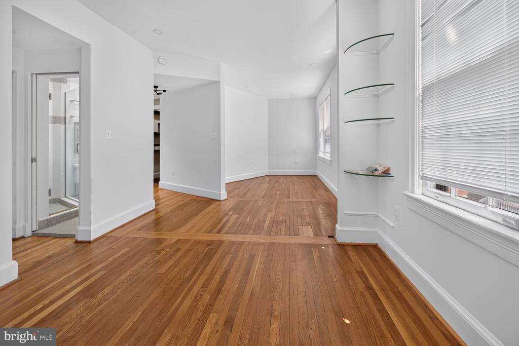 3120 R STREET NW Unit: 207