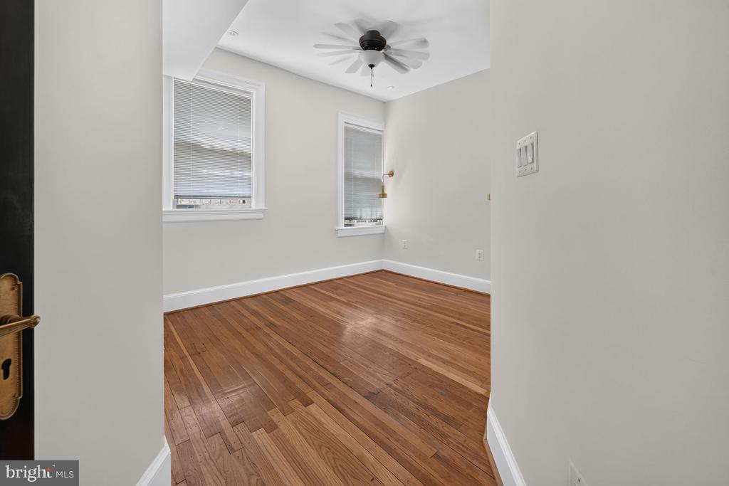3120 R STREET NW Unit: 207