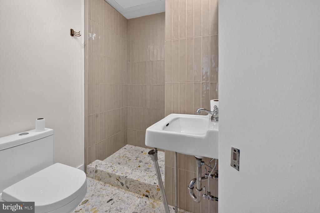 3120 R STREET NW Unit: 207
