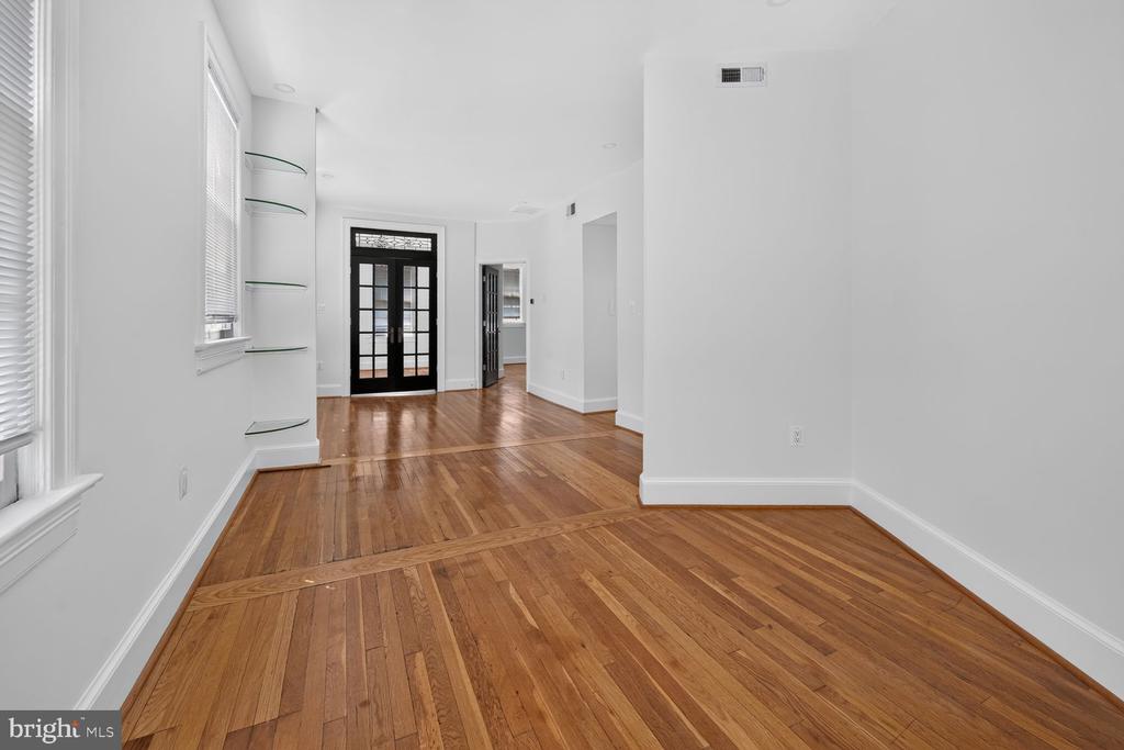 3120 R STREET NW Unit: 207