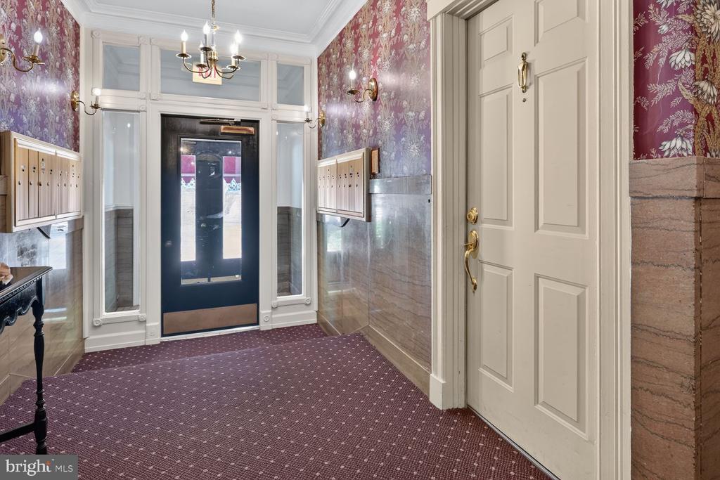 3120 R STREET NW Unit: 207