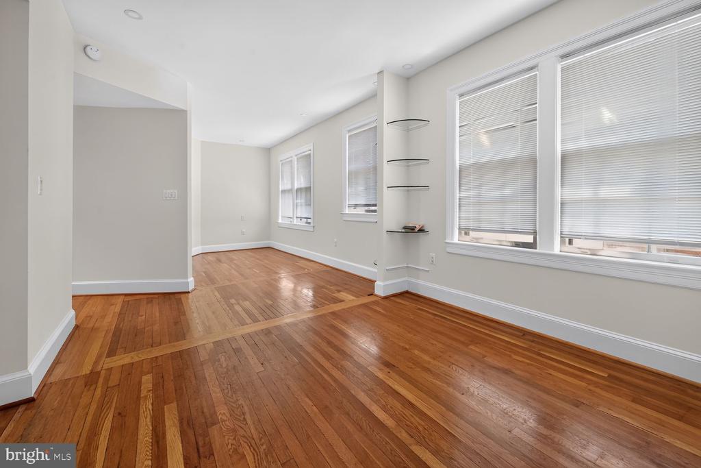 3120 R STREET NW Unit: 207