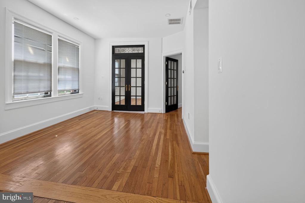 3120 R STREET NW Unit: 207