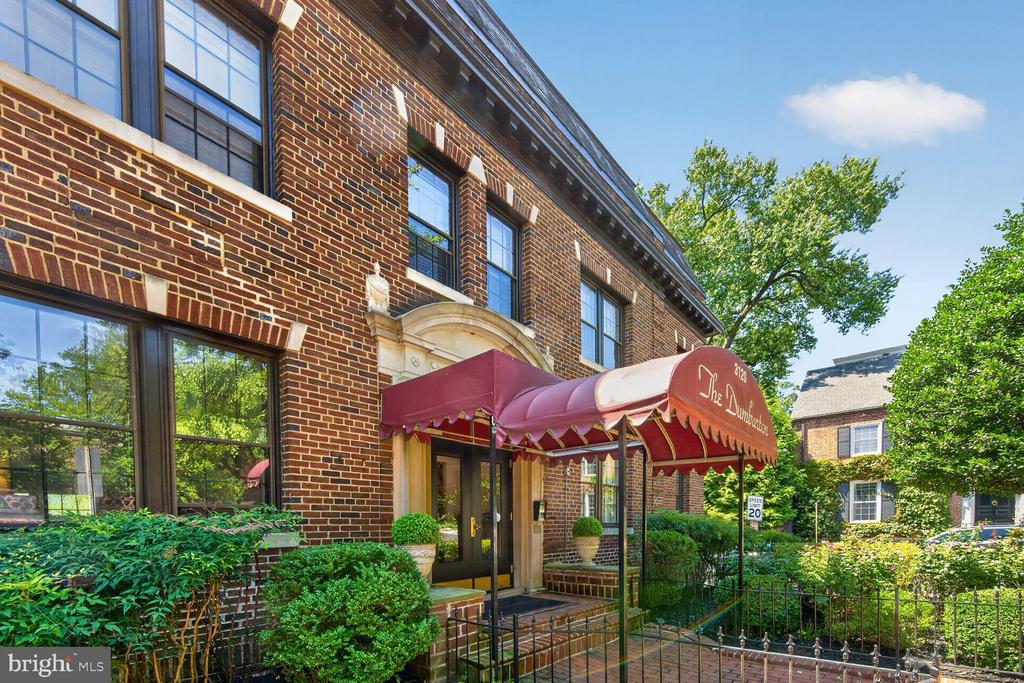 3120 R STREET NW Unit: 207