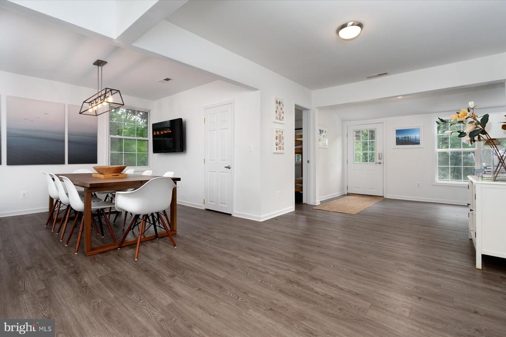5114 Rosemary Dr