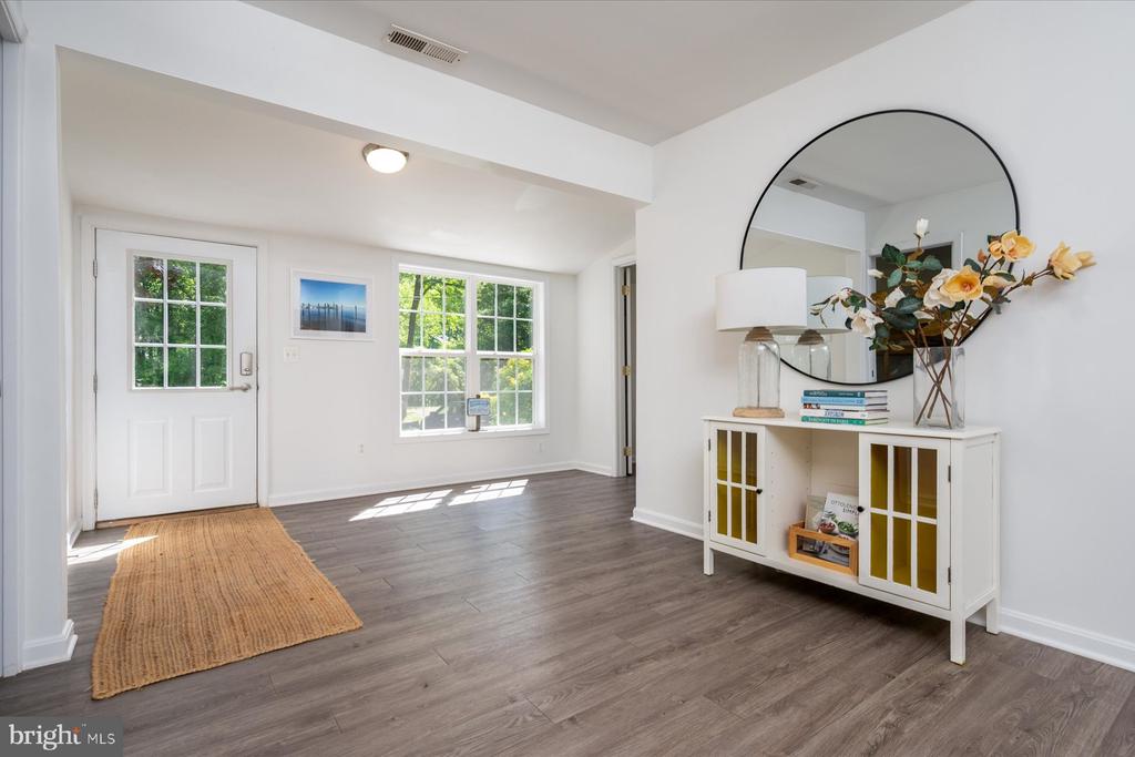5114 Rosemary Dr