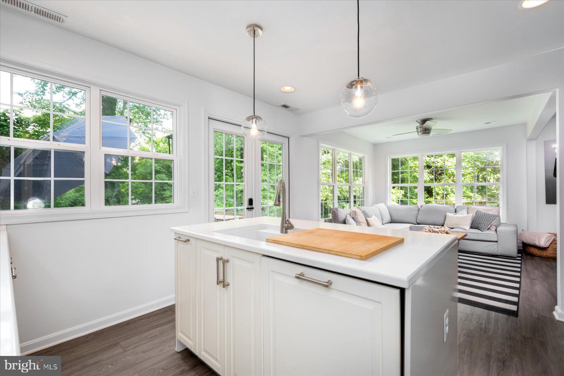 5114 Rosemary Dr