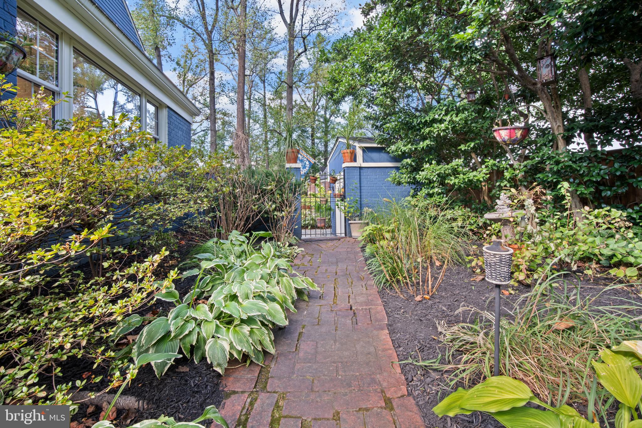 2703 Colston Dr
