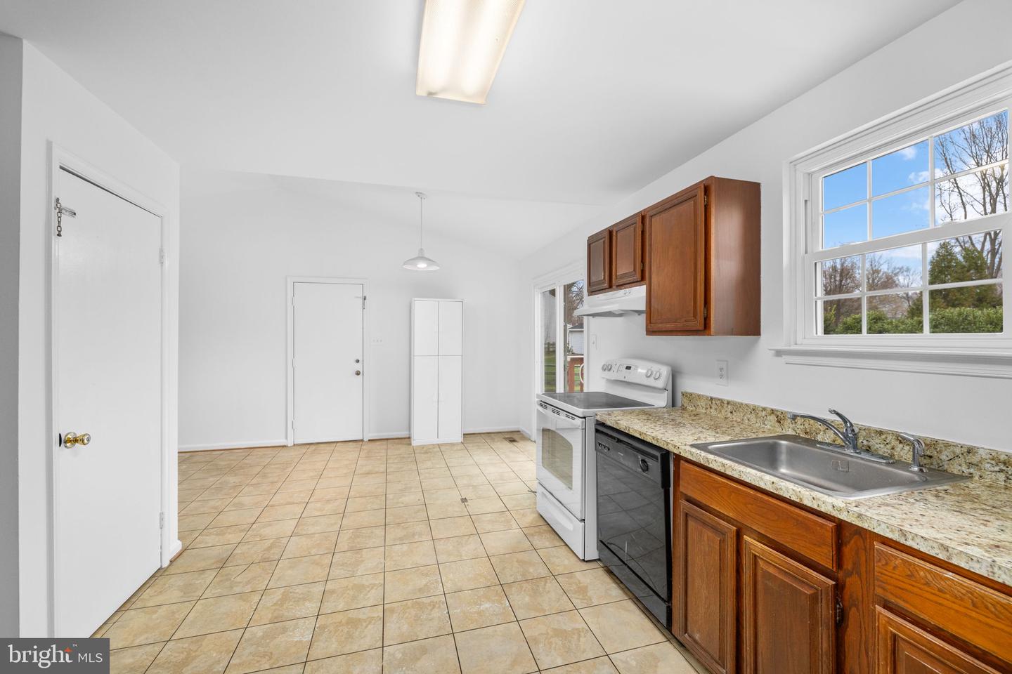 13505 Wisteria Dr