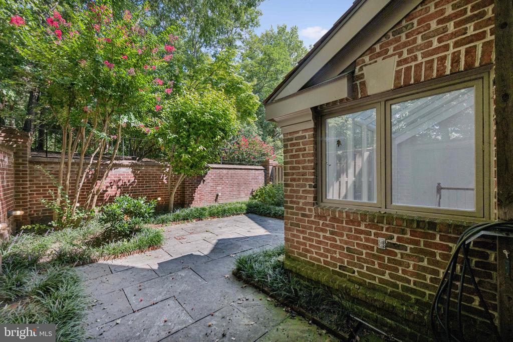 5819 MADAKET ROAD