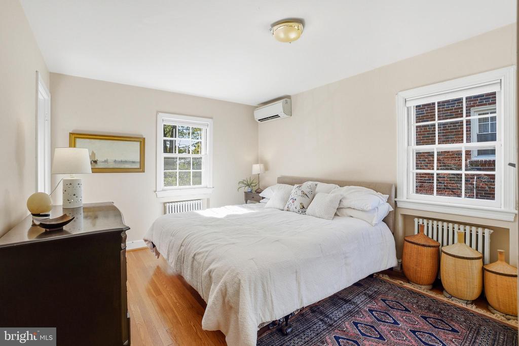 1112 LANCASTER ROAD