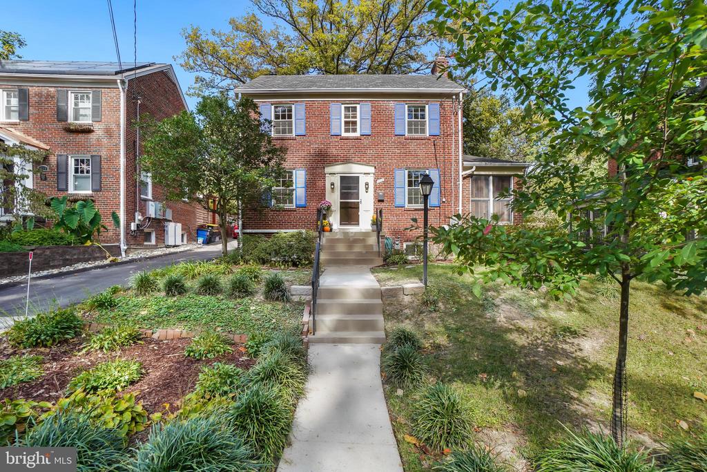 1112 LANCASTER ROAD