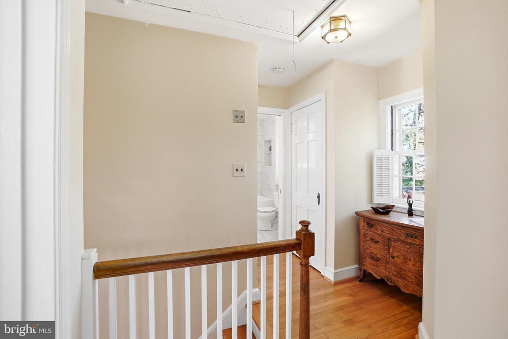 1112 LANCASTER ROAD