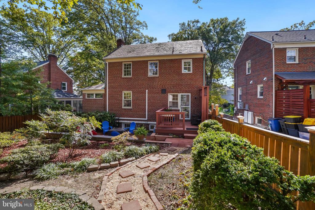 1112 LANCASTER ROAD