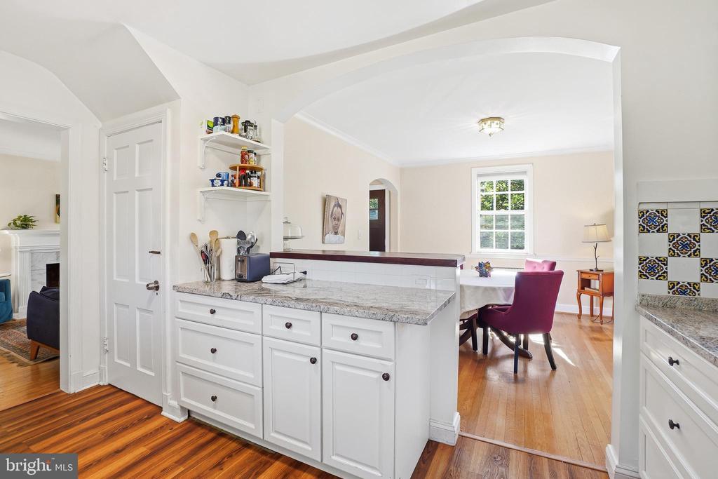 1112 LANCASTER ROAD