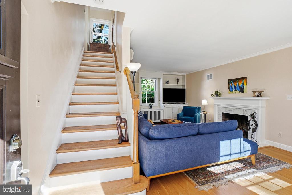 1112 LANCASTER ROAD