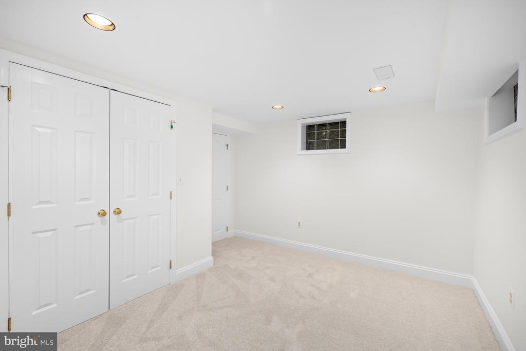 8047 GLENDALE ROAD