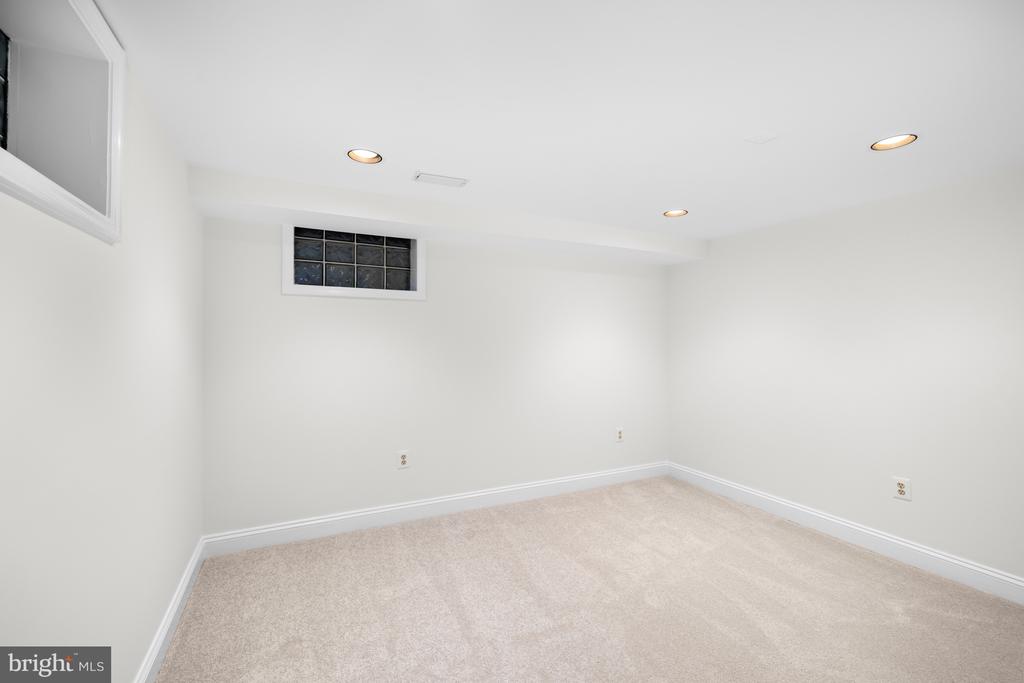 8047 GLENDALE ROAD