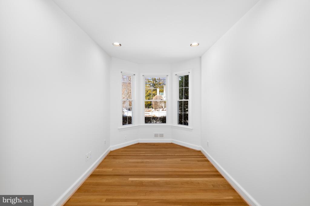 8047 GLENDALE ROAD