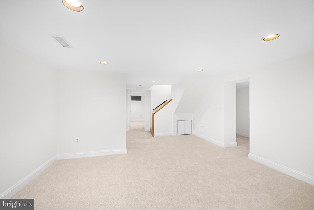 8047 GLENDALE ROAD