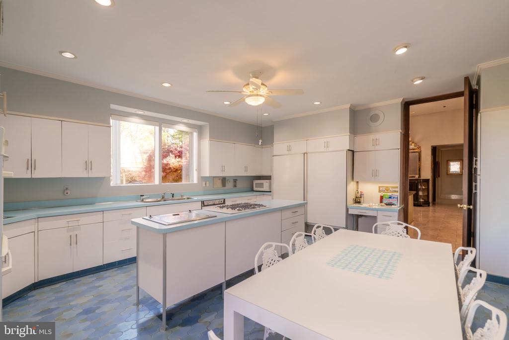3201 PAULINE DRIVE