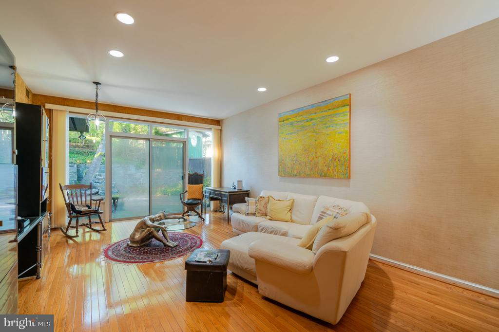 3201 PAULINE DRIVE