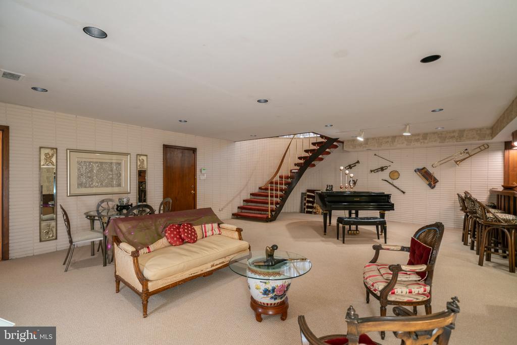 3201 PAULINE DRIVE