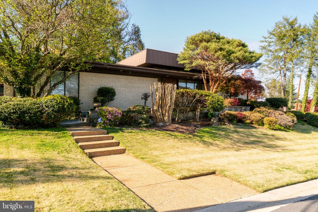 3201 PAULINE DRIVE
