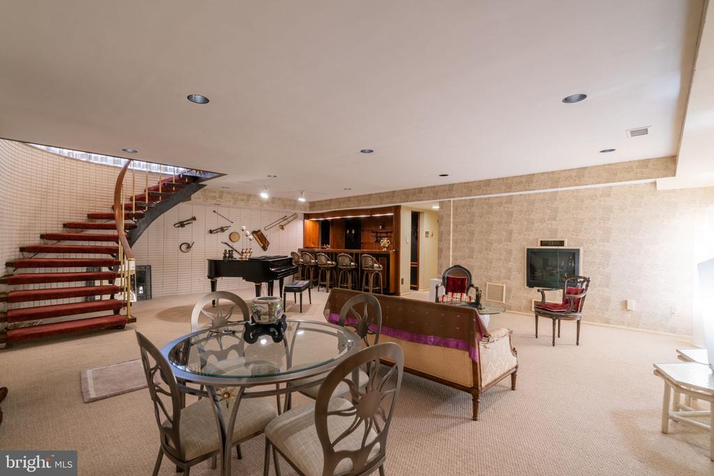 3201 PAULINE DRIVE