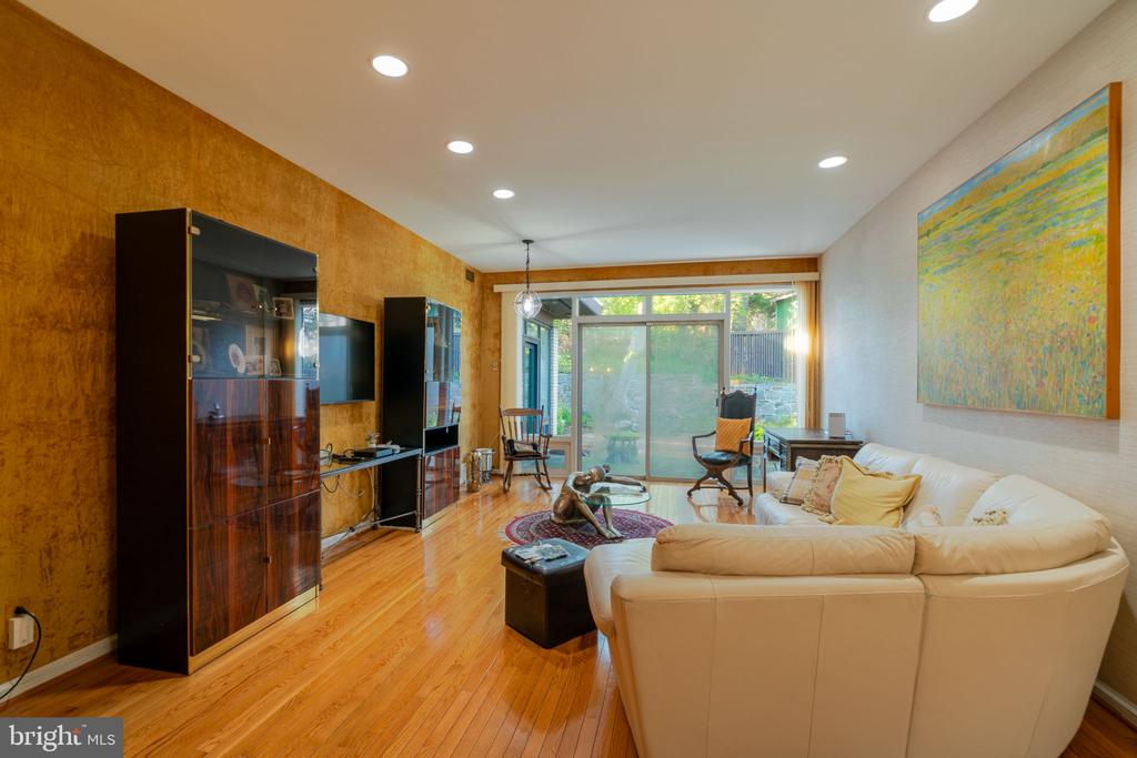 3201 PAULINE DRIVE