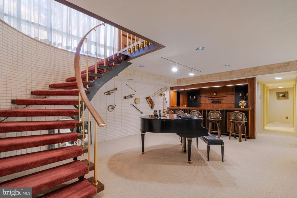 3201 PAULINE DRIVE