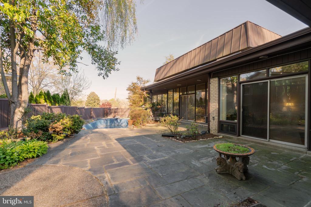 3201 PAULINE DRIVE