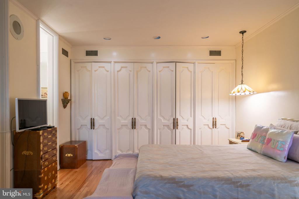 3201 PAULINE DRIVE