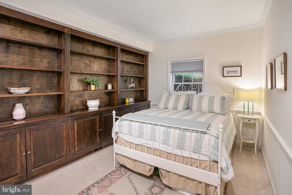 5115 WESTBARD AVENUE Unit: 1