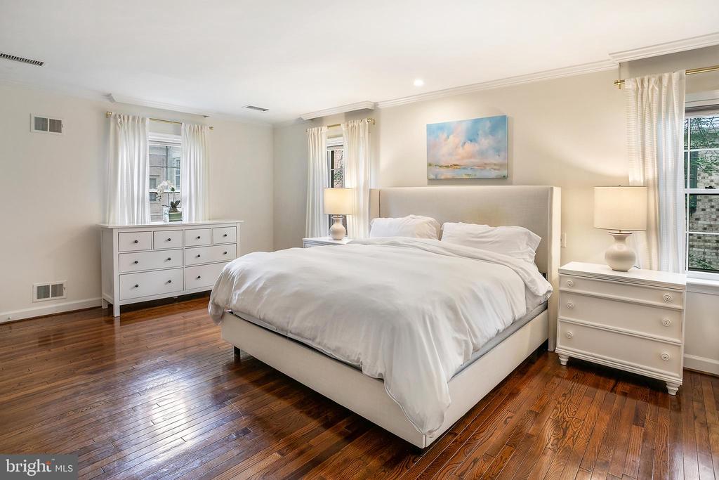 5115 WESTBARD AVENUE Unit: 1