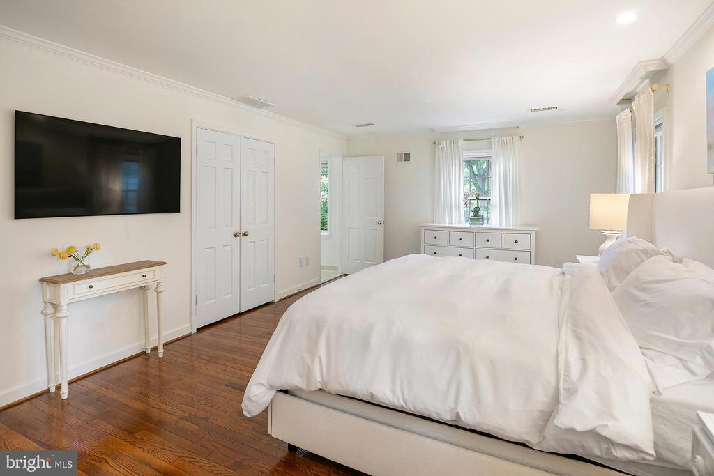 5115 WESTBARD AVENUE Unit: 1