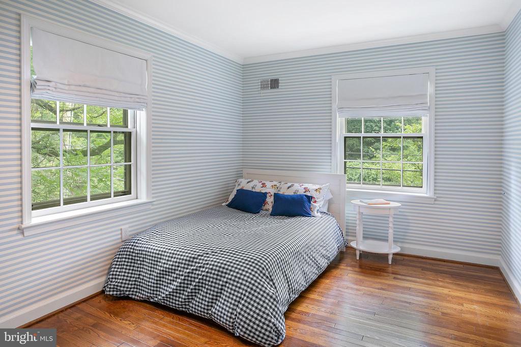 5115 WESTBARD AVENUE Unit: 1