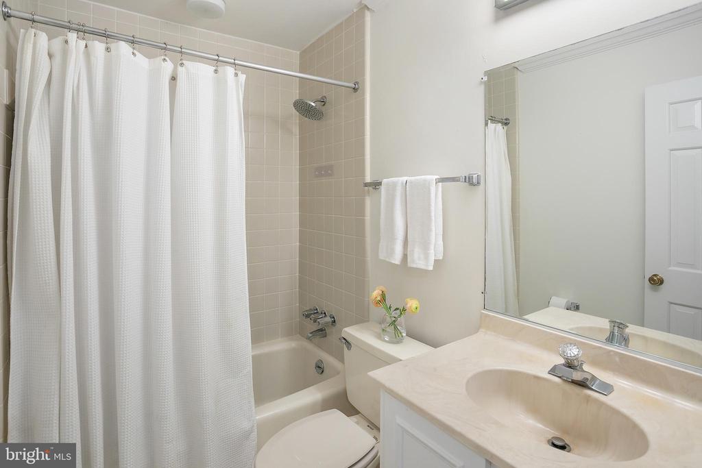 5115 WESTBARD AVENUE Unit: 1