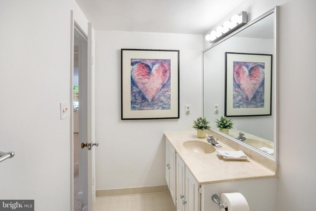 5115 WESTBARD AVENUE Unit: 1