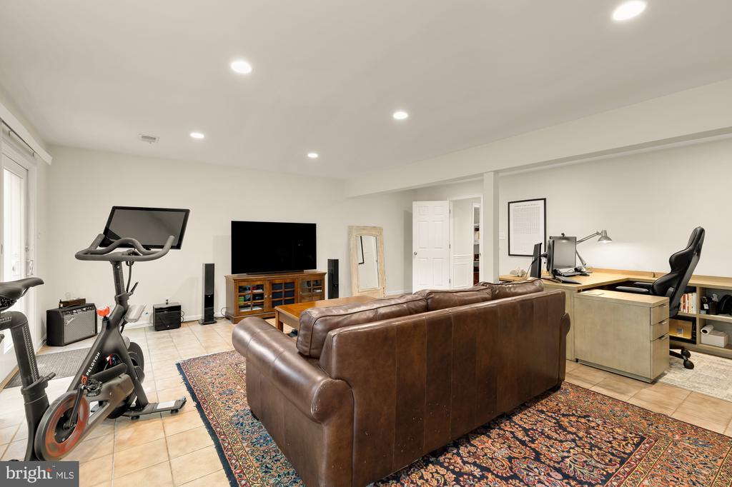 3559 HAMLET PLACE