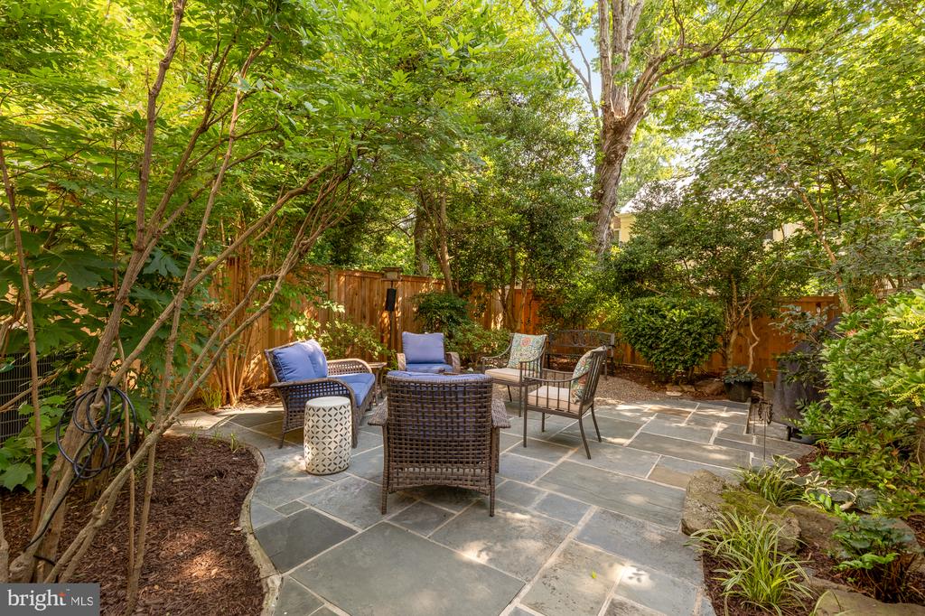 3559 HAMLET PLACE