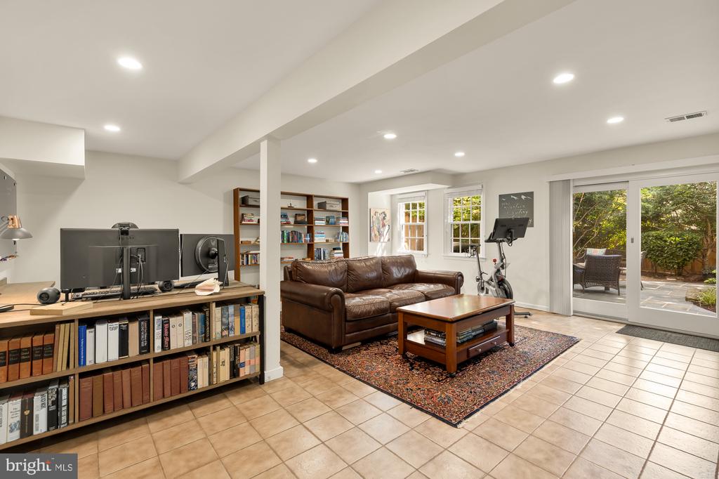 3559 HAMLET PLACE