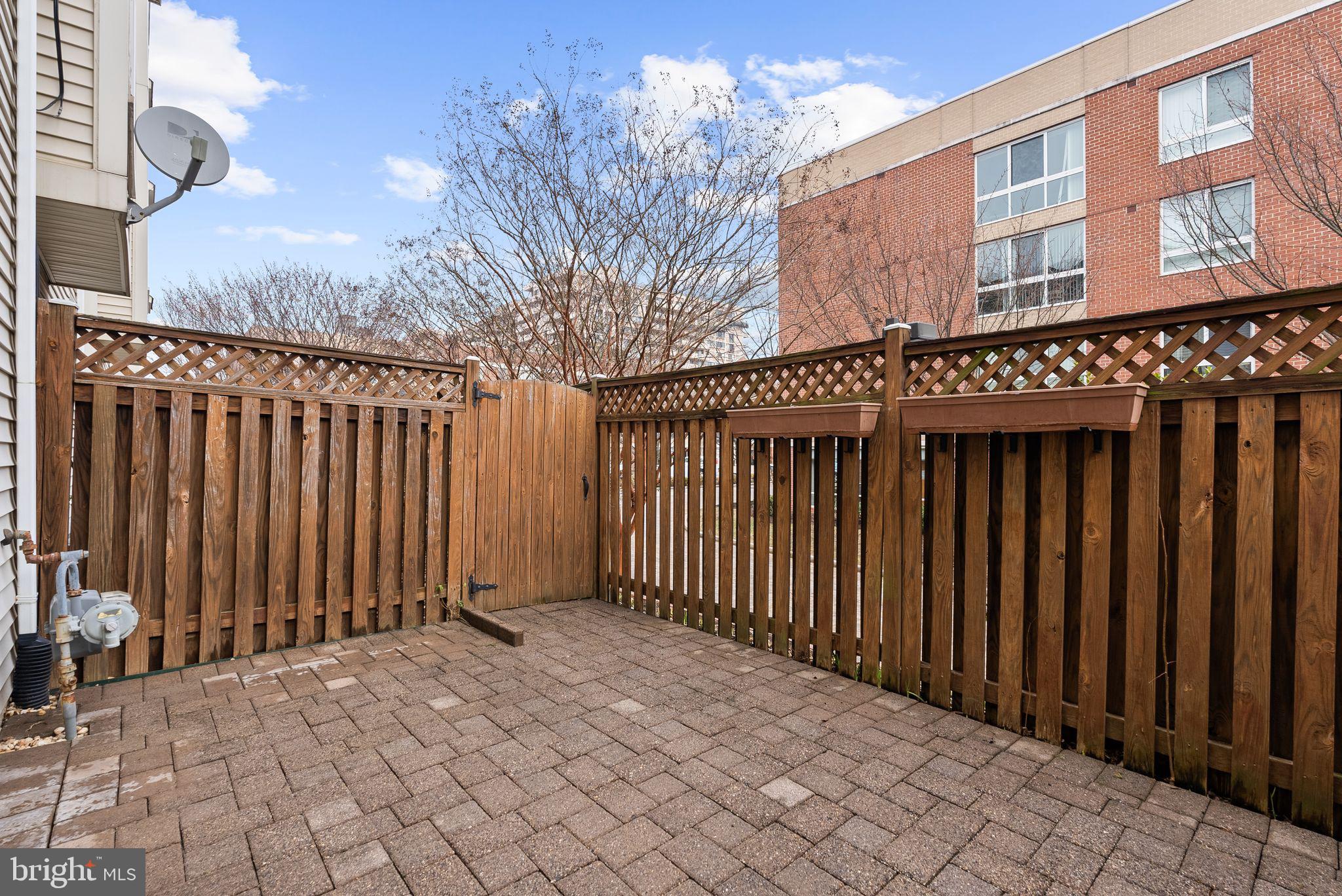 504 N THOMAS STREET E