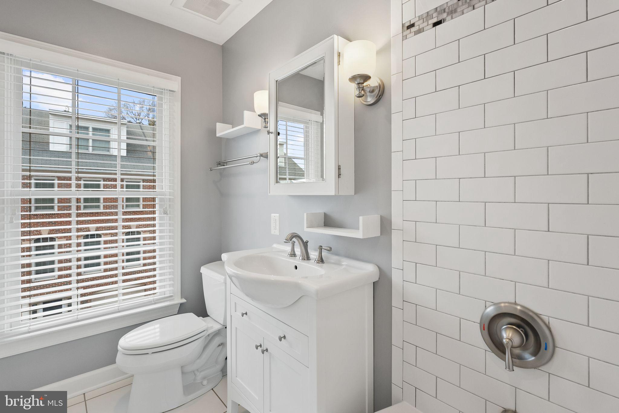 504 N THOMAS STREET E