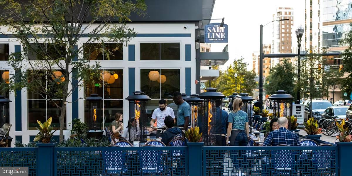 504 N THOMAS STREET E